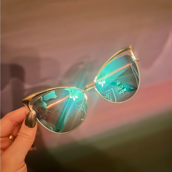 Alien cat eye blue sunglasses - Picture 1 of 3